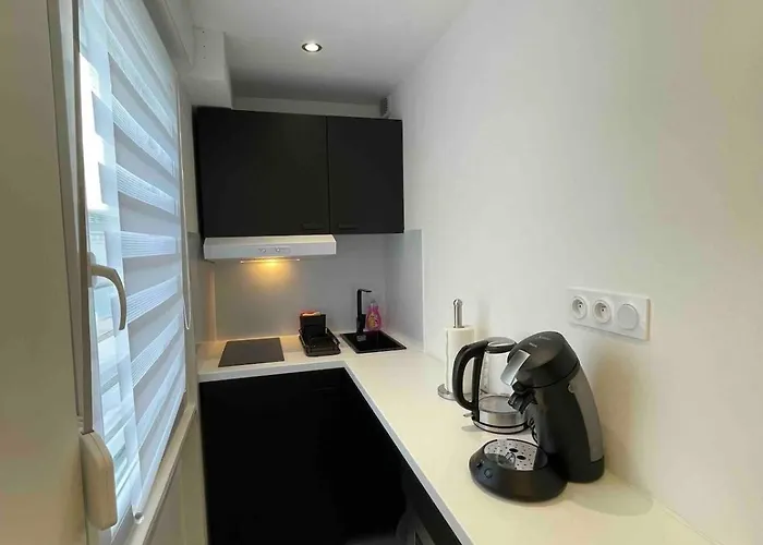 Moonyellow - Basel - Airport - Highquality *