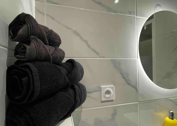 Moonyellow - Basel - Airport - Highquality *