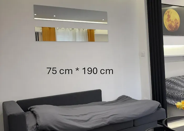 Moonyellow - Basel - Airport - Highquality *